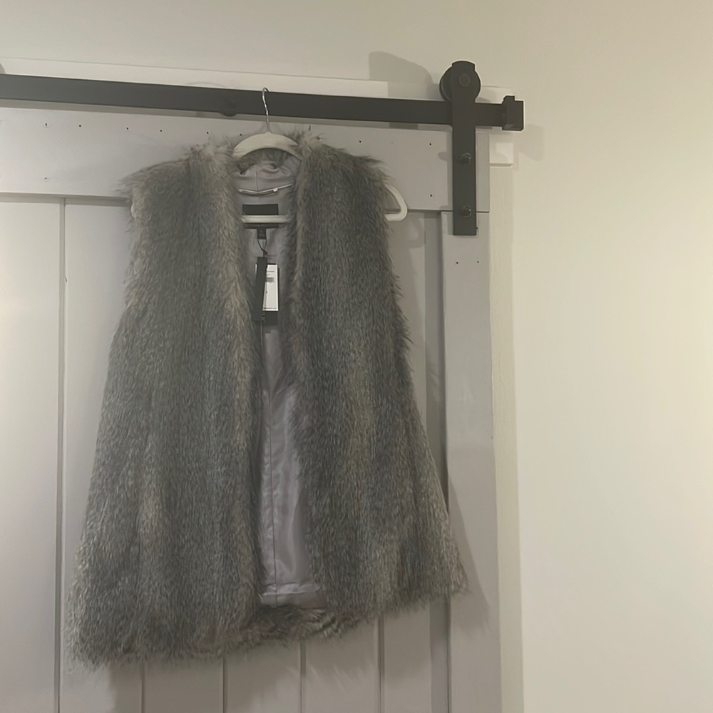 Banana republic long faux fur vest with pockets